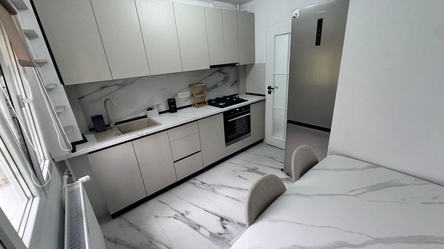 Apartament cu 3 camere decomandat, mobilat în Titan