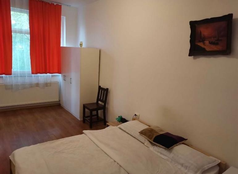 Apartament cu 1 camera, etajul 1/4, zona Baza 3 - 2