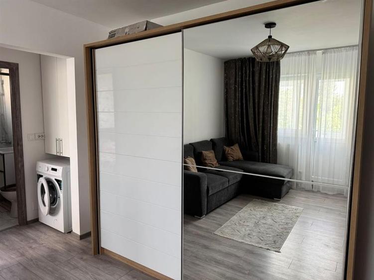 Apartament cu 2 camere semidecomandat, mobilat în Tractorul