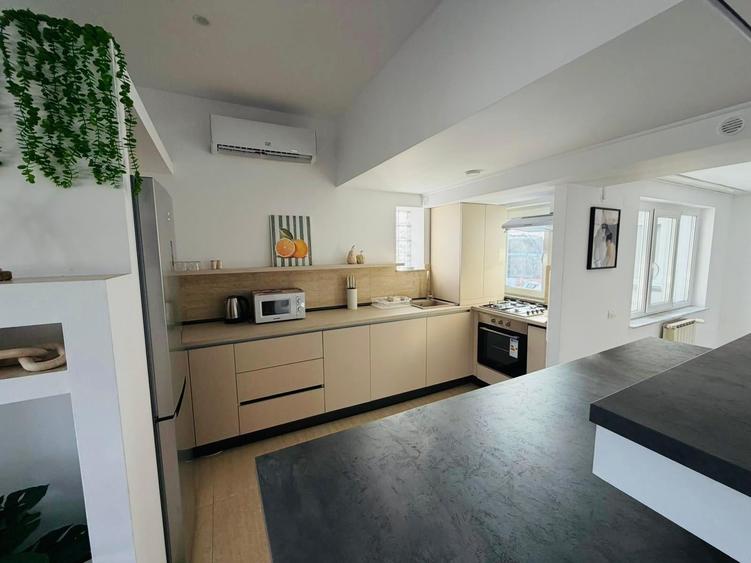 Apartament cu 4 camere decomandat în Cotroceni