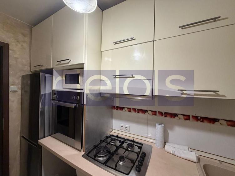 Apartament cu 3 camere, mobilat în P-ța Romană