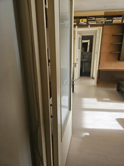 Apartament cu 3 camere semidecomandat în Străulești