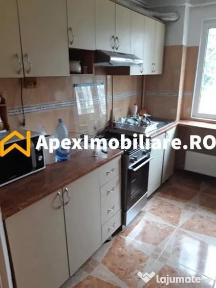 Apartament cu 3 camere decomandat în Berceni