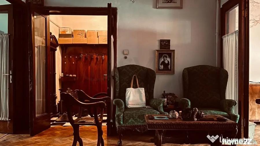 Apartament cu 4 camere semidecomandat în Ultracentral