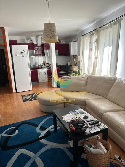 Apartament cu 3 camere semidecomandat, mobilat în Central
