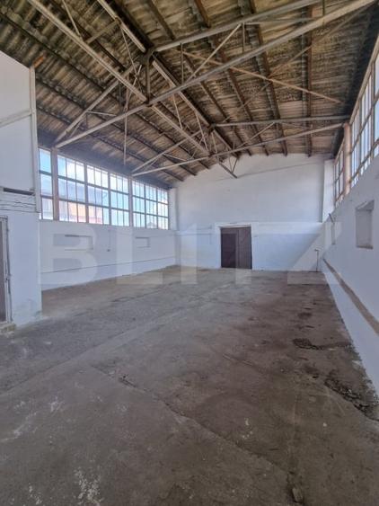 Spațiu industrial, de 306 mp, în Periferie