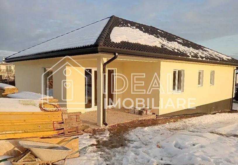 Casă individuală cu 4 camere cu Canalizare în Central