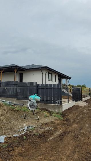 Casă cu 2 camere cu Teren 650 Mp în Chicerea