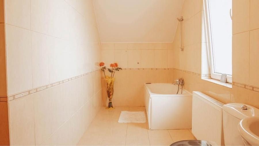 Casă individuală cu 5 camere cu Canalizare în Șelimbăr