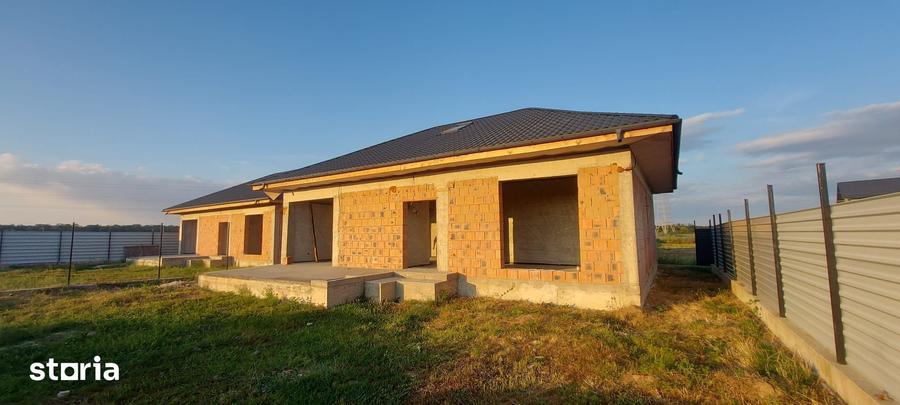 Casă cu 4 camere cu Teren 450 Mp în Periș