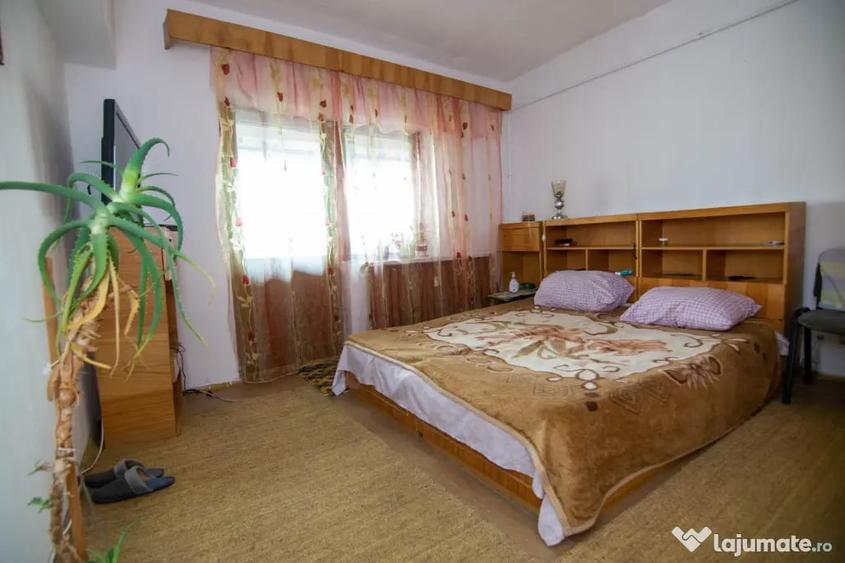 Apartament cu 4 camere decomandat în Central