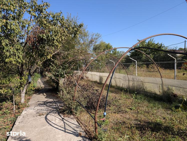 Casă cu 5 camere cu Teren 2100 Mp în Stoenești