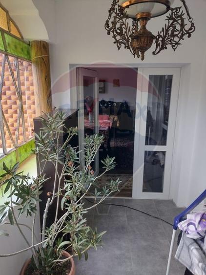 Casă individuală cu 6 camere cu Teren 1000 Mp în Central
