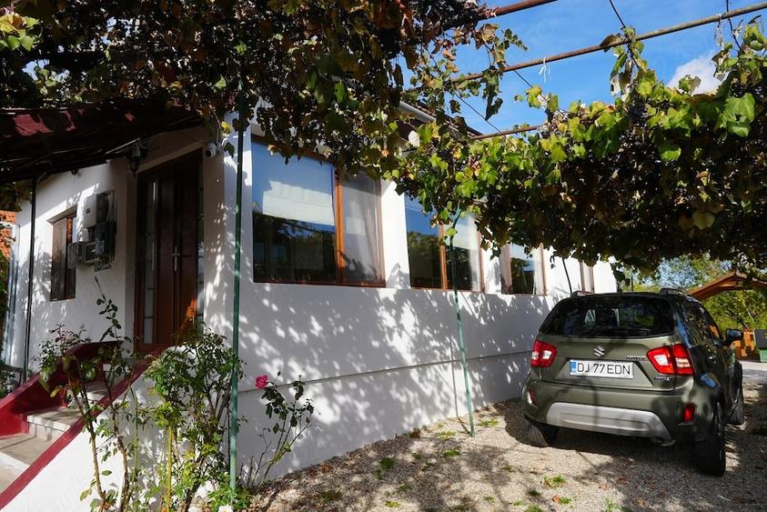 Casă cu Teren 1200 Mp în Runcu
