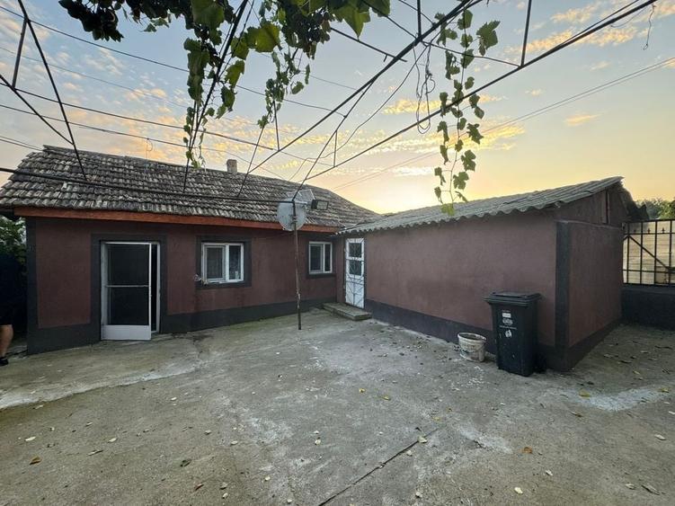 Casă cu 4 camere în Vasile Alecsandri
