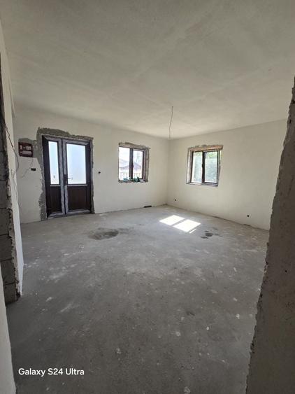Casă cu 4 camere în Bariera Vâlcii