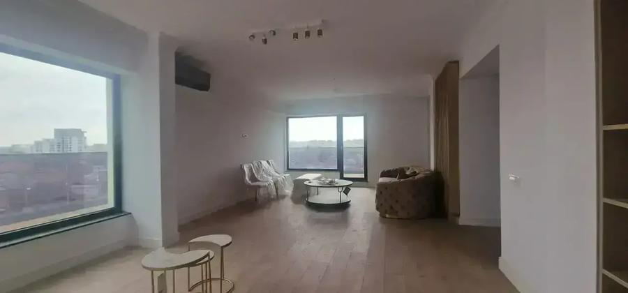Penthouse cu 4 camere decomandat, mobilat în Timpuri Noi