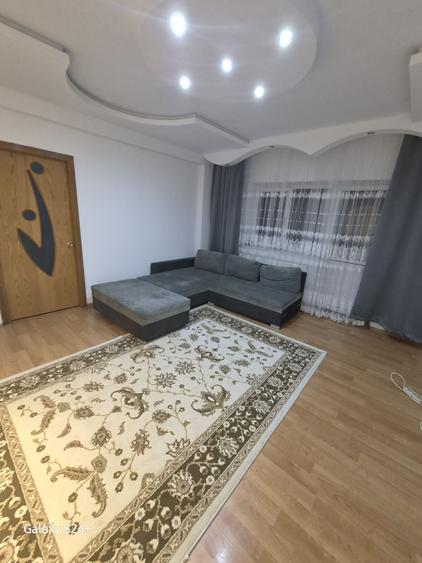 Apartament cu 3 camere decomandat în Stadion