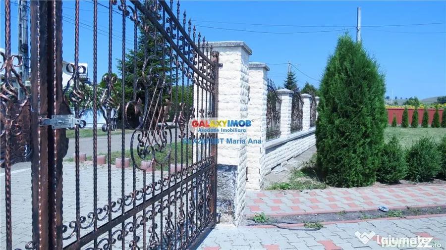 Casă cu 7 camere cu Teren 10000 Mp în Central