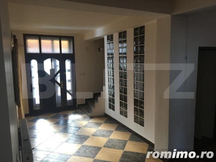 Casă cu 11 camere cu Teren 1700 Mp în Central