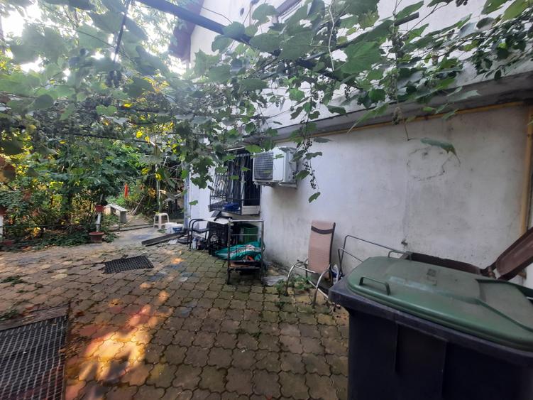 Casă individuală cu 10 camere cu Canalizare în Giurgiului