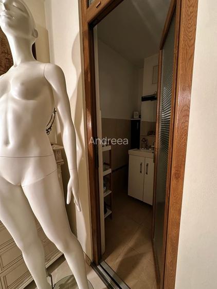 Apartament cu 3 camere decomandat în Girocului