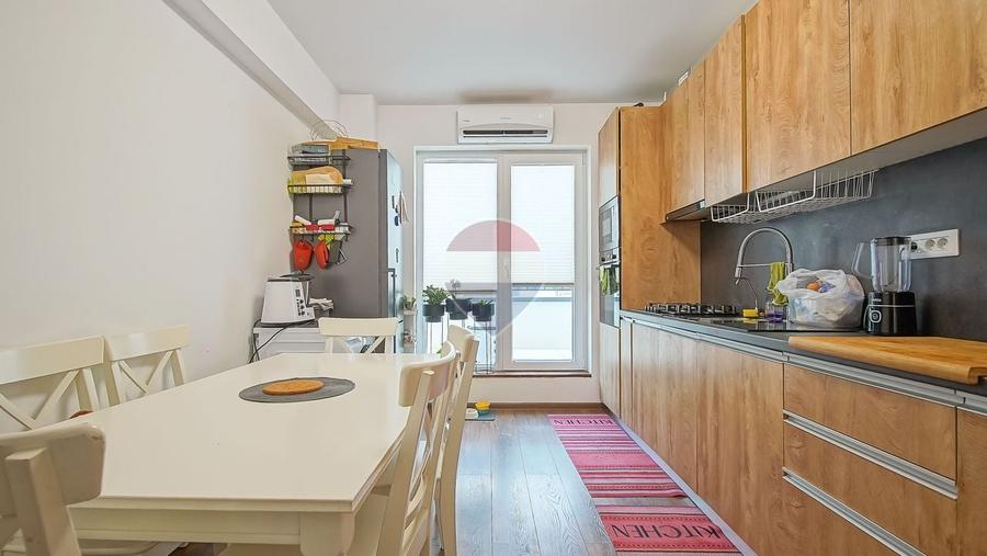 Apartament cu 3 camere decomandat, mobilat în Tractorul