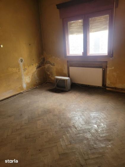 Casă cu 5 camere cu Teren 468 Mp în Coșbuc