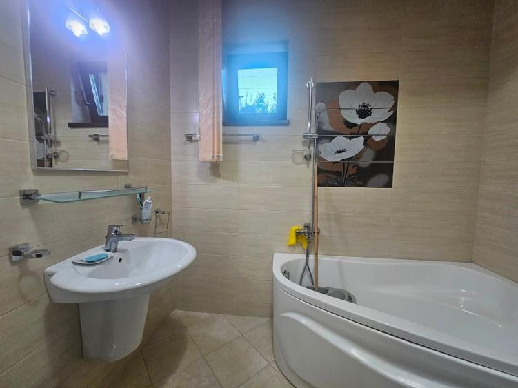 Apartament cu 4 camere decomandat, mobilat în Dămăroaia