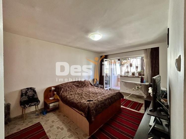 Apartament cu 3 camere semidecomandat, mobilat în B-dul București