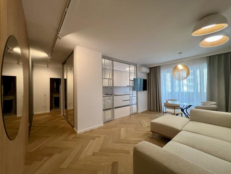Apartament cu 2 camere semidecomandat, mobilat în Mărăști