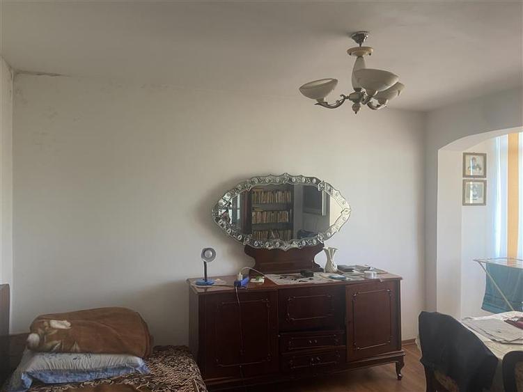 Apartament cu 2 camere decomandat, mobilat în Sud