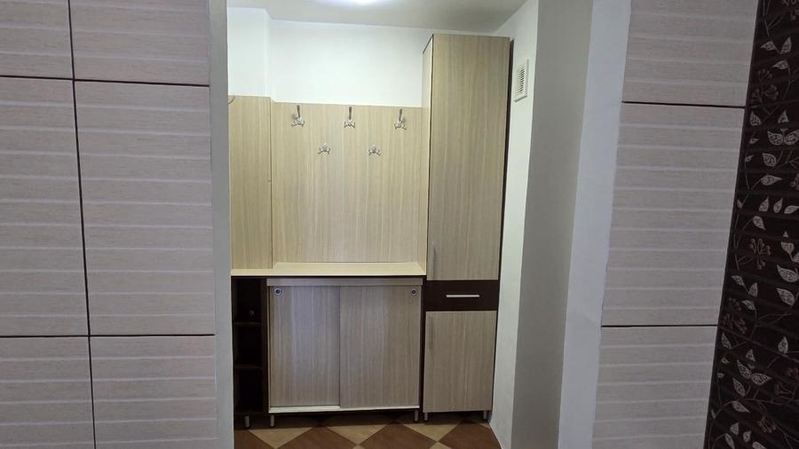 Apartament cu 4 camere semidecomandat, mobilat în Trivale