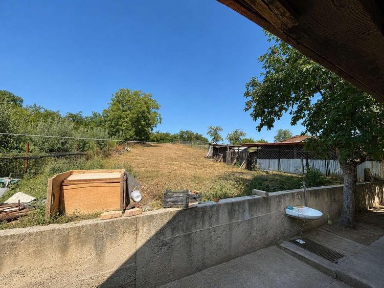 Casă individuală cu 4 camere cu Teren 1330 Mp în Central
