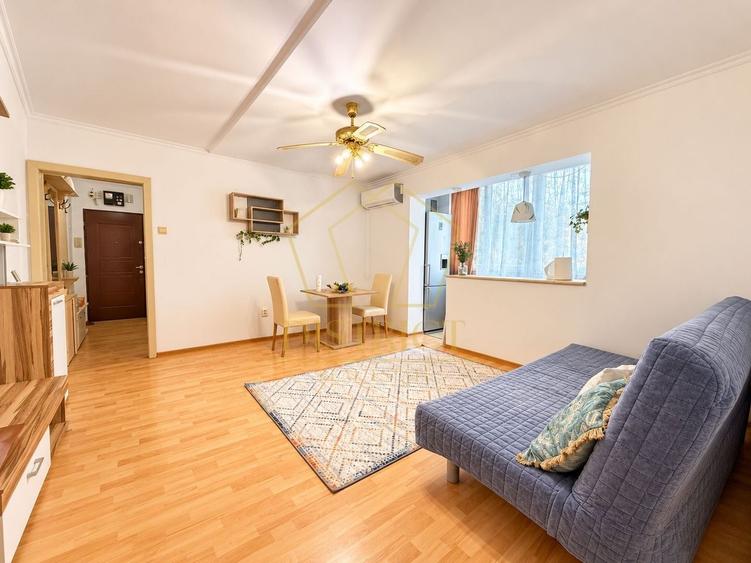 Apartament cu 3 camere semidecomandat, mobilat în Girocului