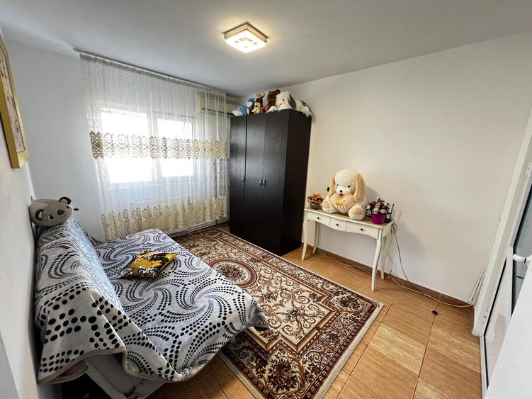 Apartament cu 2 camere semidecomandat, mobilat în Dacia