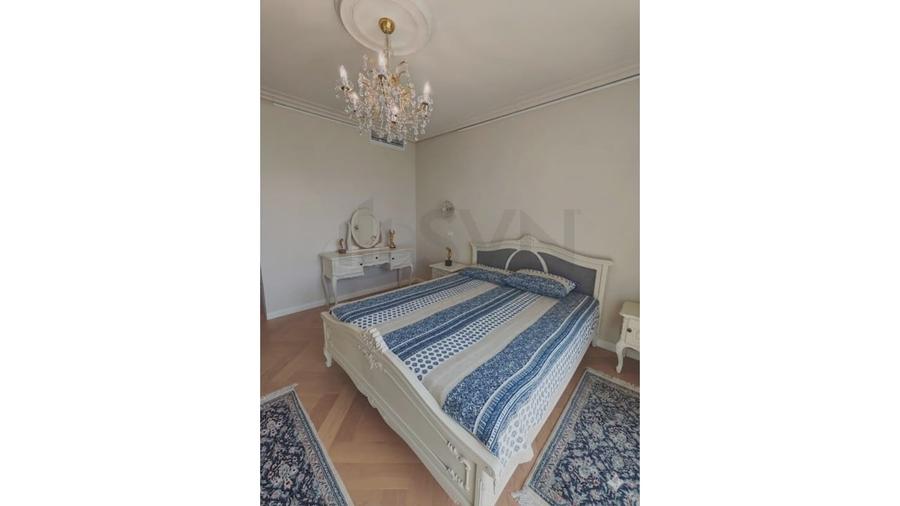 Apartament cu 5 camere semidecomandat, mobilat în Băneasa