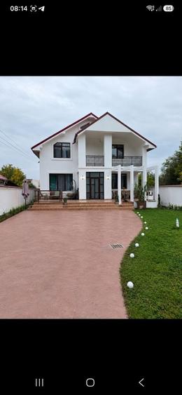 Casă cu 4 camere în Central