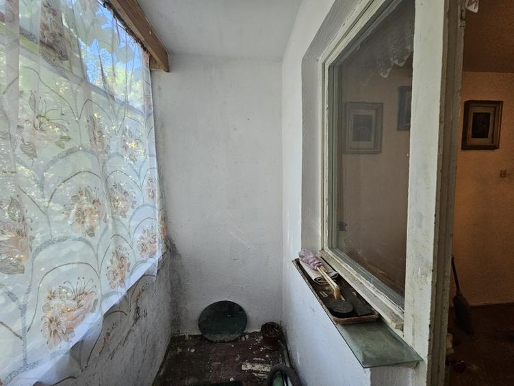 Apartament cu 3 camere semidecomandat în Cetății
