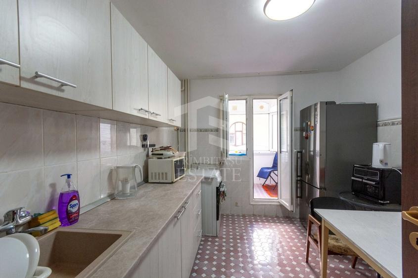 Apartament cu 4 camere semidecomandat în Iancului