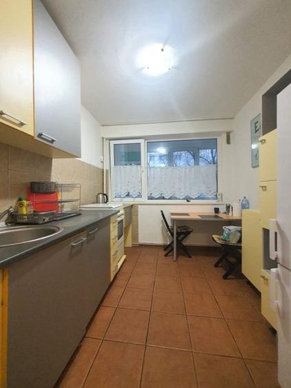 Apartament cu 3 camere nedecomandat, mobilat în Baba Novac