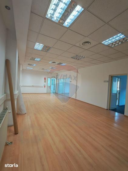 Spațiu comercial, de 2,100 mp, în Valea Rosie