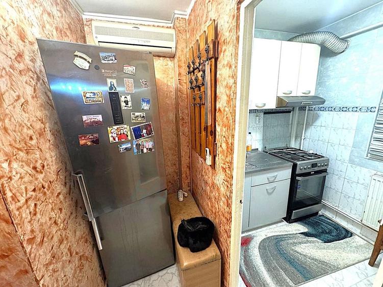 Apartament cu 3 camere semidecomandat, mobilat în Micro 38