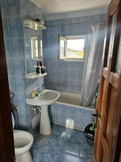 Apartament cu 2 camere semidecomandat, mobilat în Soarelui