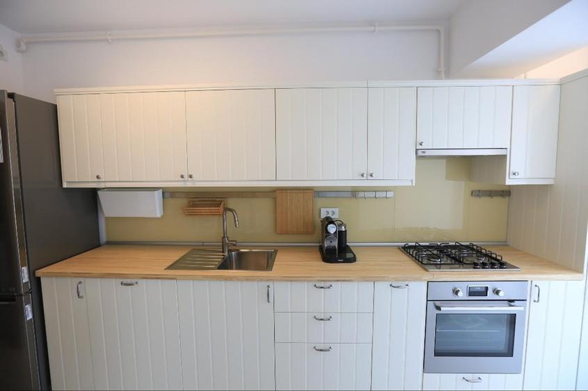 Apartament cu 2 camere semidecomandat, mobilat în Banu Manta