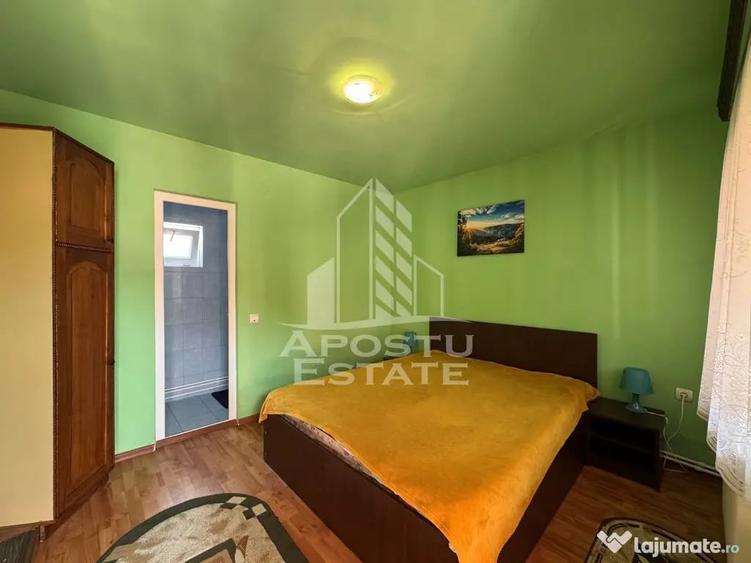Casă cu 8 camere cu Teren 700 Mp în Sălașu de Jos