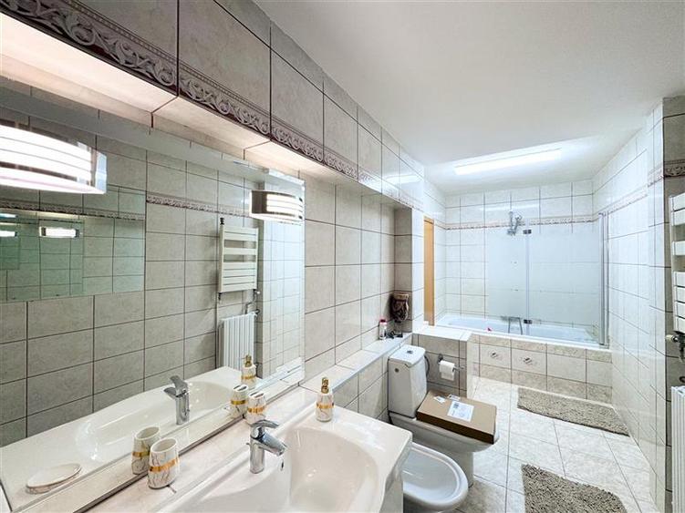 Apartament cu 3 camere semidecomandat, mobilat în Floreasca