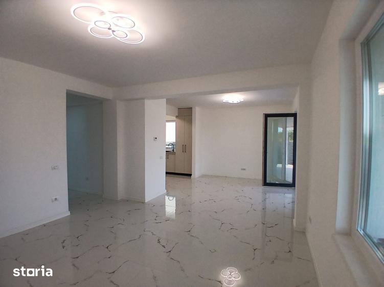 Casă cu 5 camere cu Teren 627 Mp în Corbeanca