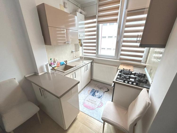 Apartament cu 2 camere decomandat, mobilat în Central