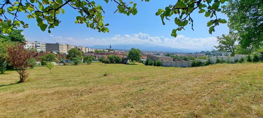 Teren Construcții intravilan de 8000 mp, în Central